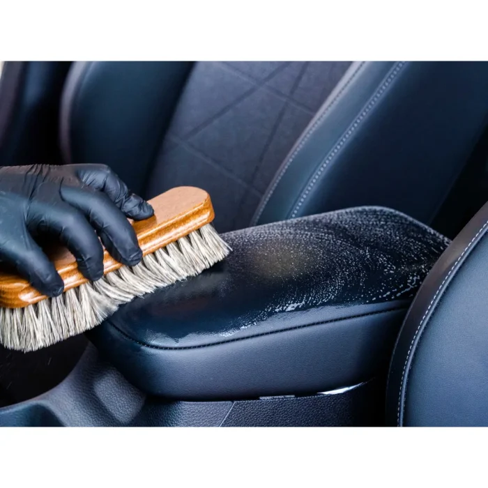 carbonax-leather-mousse-brush-633ae4999cd4a
