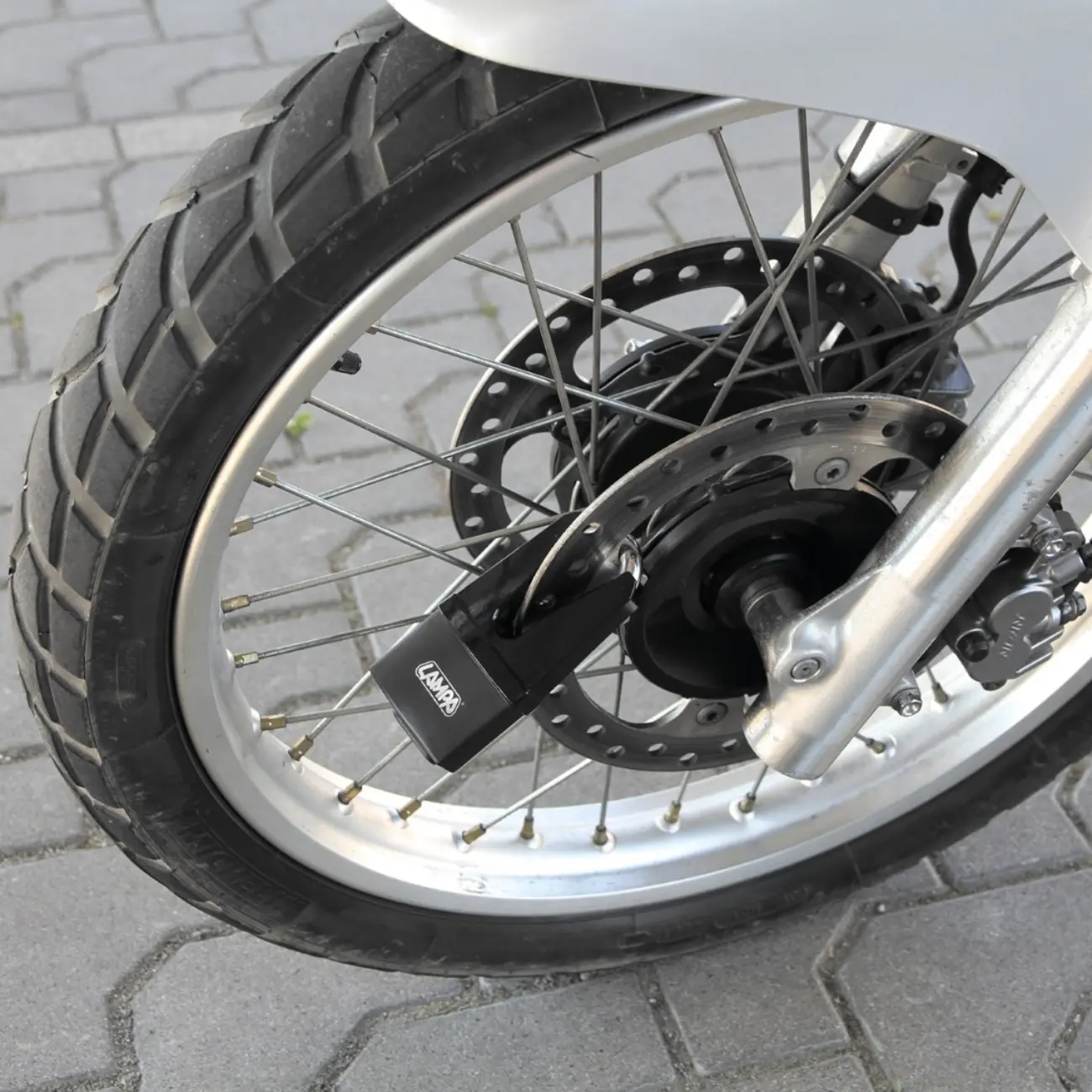 ΑΝΤΙΚΛΕΠΤΙΚΟ ΛΟΥΚΕΤΟ ΔΙΣΚΟΦΡΕΝΟΥ CLOW XS ΓΙΑ MOTO (135 Χ 65mm - Φ 11mm) - Image 2